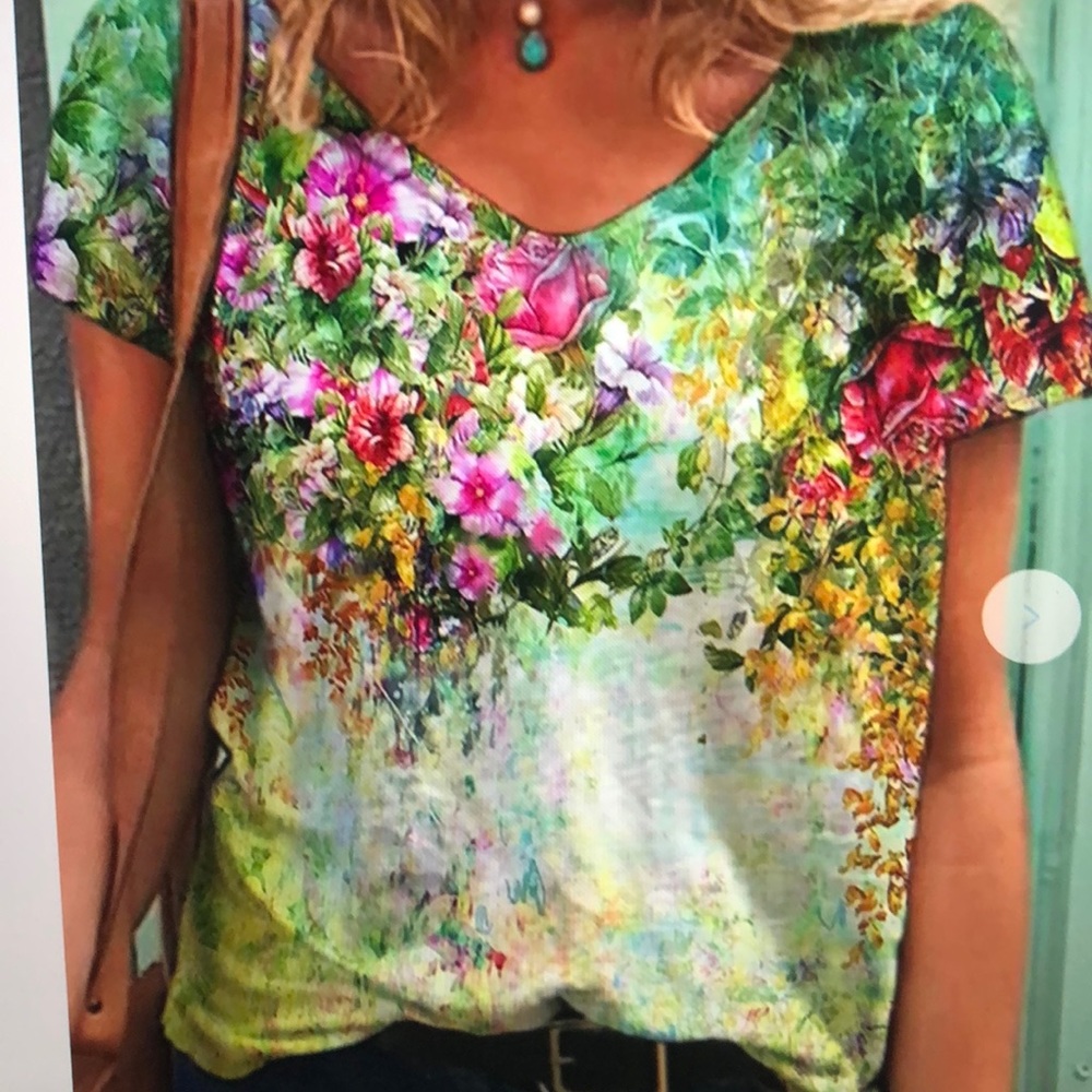 Colorful flower painting top. NEW